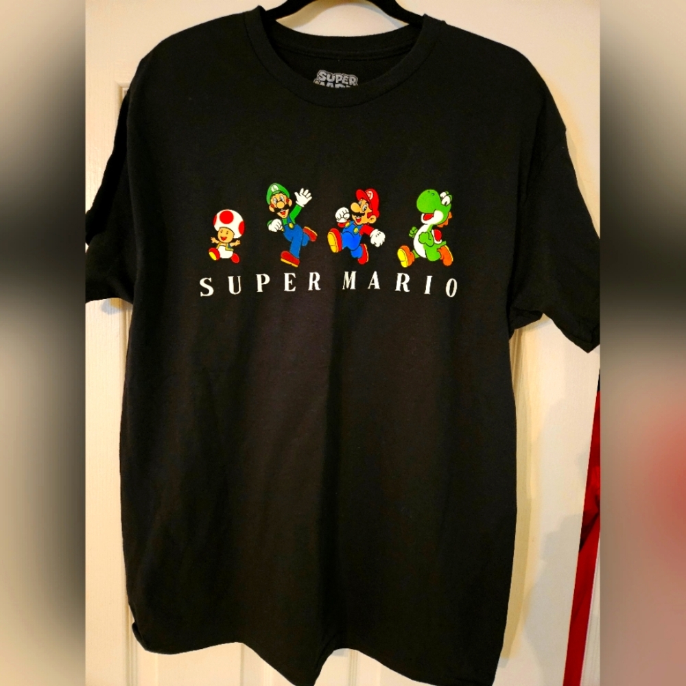 NWOT SUPER MARIO T-shirt size: L